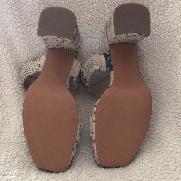 Ladies Faux Snake Skin print pleather, these shoes I never wore these gems 👡 - Picture 4 of 6